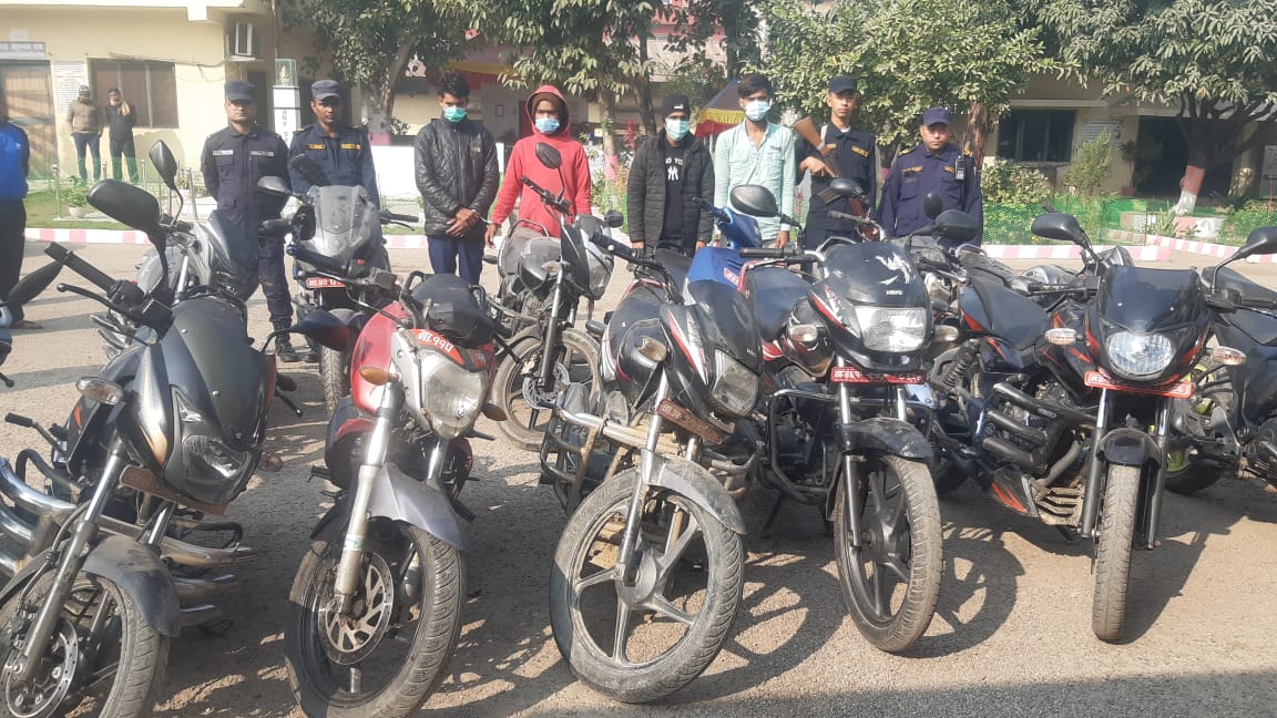 बिर्ता प्रहरी प्रमुख मल्ल नेतृत्वको टोलीद्वारा ८ मोटरसाइकलसहित ४ जना चोर पक्राउ  